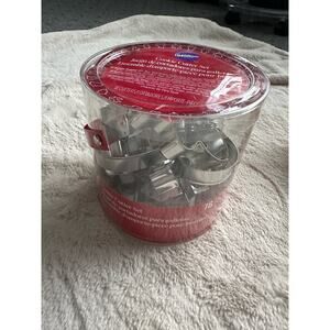 Wilton 18 pc. Christmas Cookie Cutters NEW